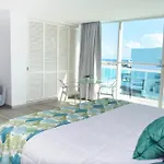Suite At The Best Beach, Balcony, Stunning Views, Gym, Jacuzi, Pool