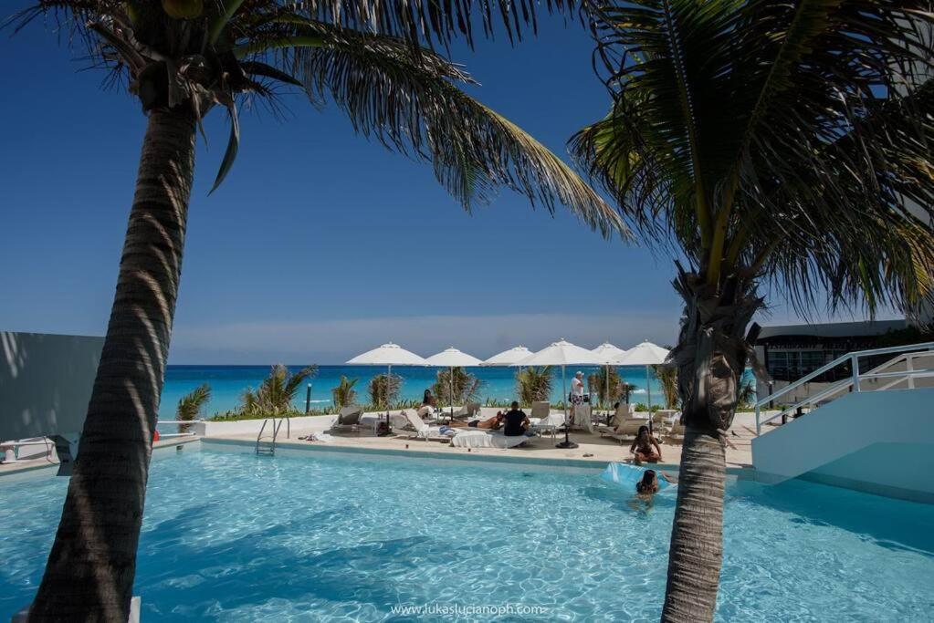 At The Beach, Balcony, Stunning Views, Gym, Jacuzi, Pool Cancun