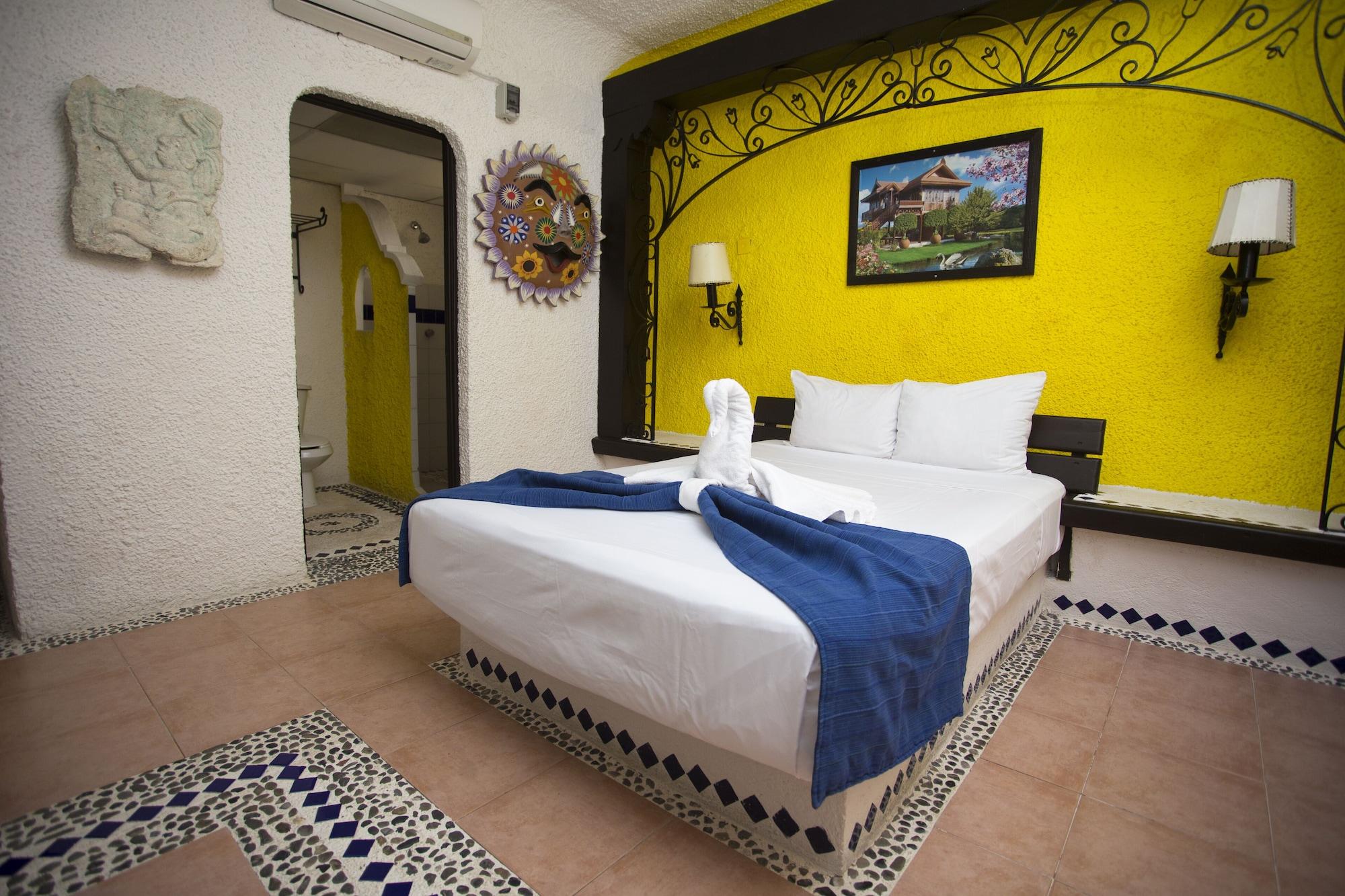 Xbalamque & Centro Hotel