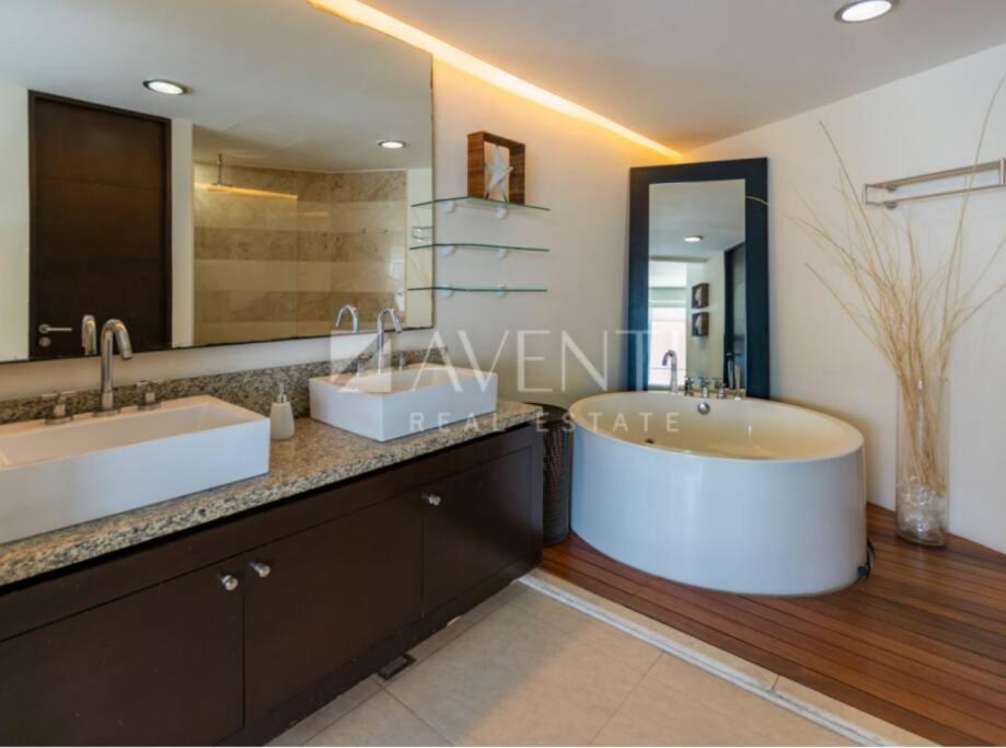 Peninsula Luxury With Ocean Front And Espectacular Views - No Pets Apartment Cancun
