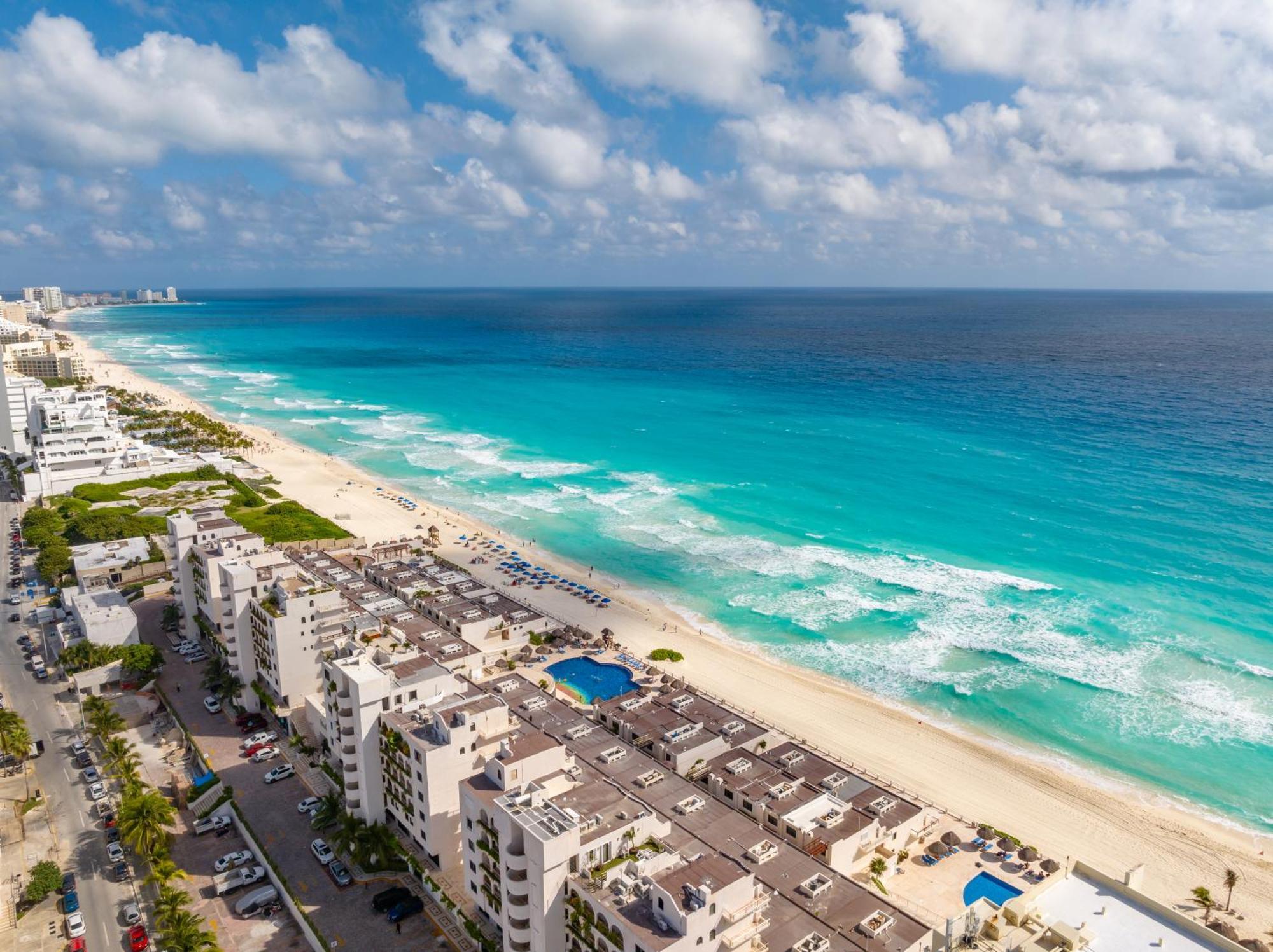 Sparkling Ocean View In Apartment Cancun