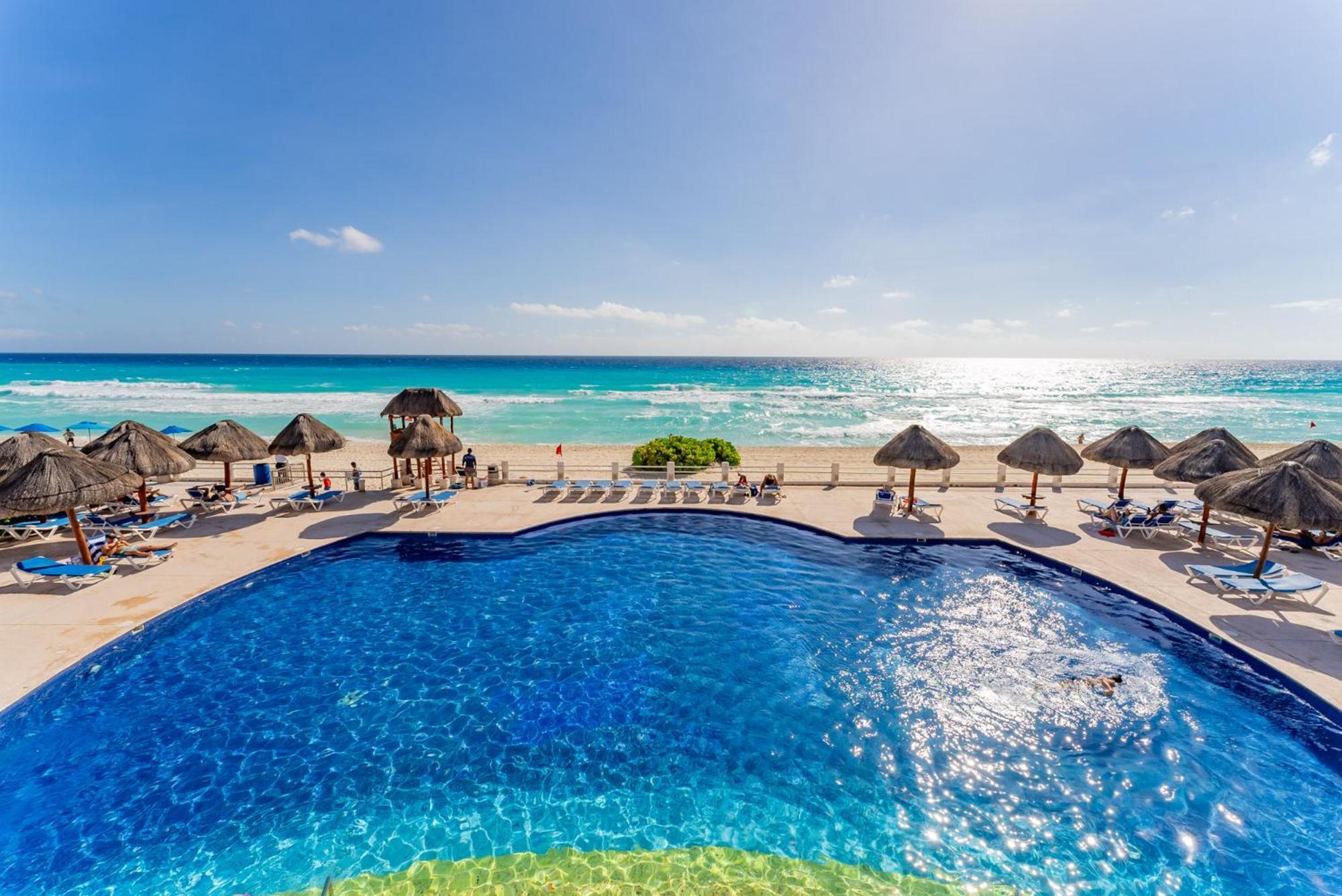 Sparkling Ocean View In Cancun
