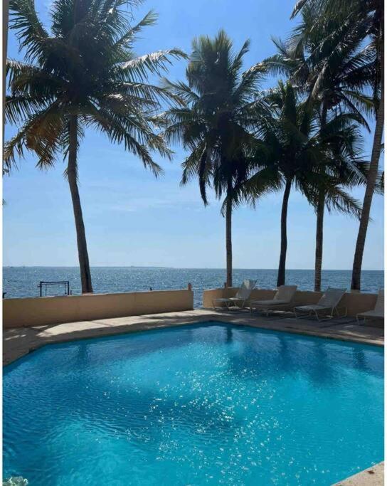 Apartment Escape To Serenity By The Sea! Beachfront With Pool, Just 5 Minutes From The Ferry Cancun