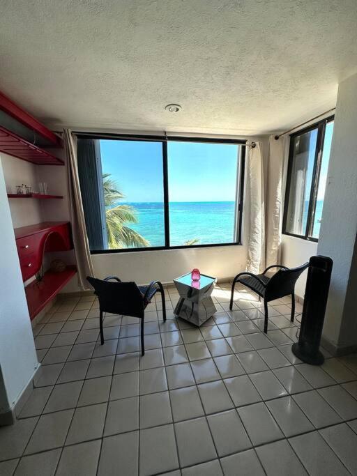 Luxurious Beachfront Getaway With Panoramic Views - Book Today Apartment *