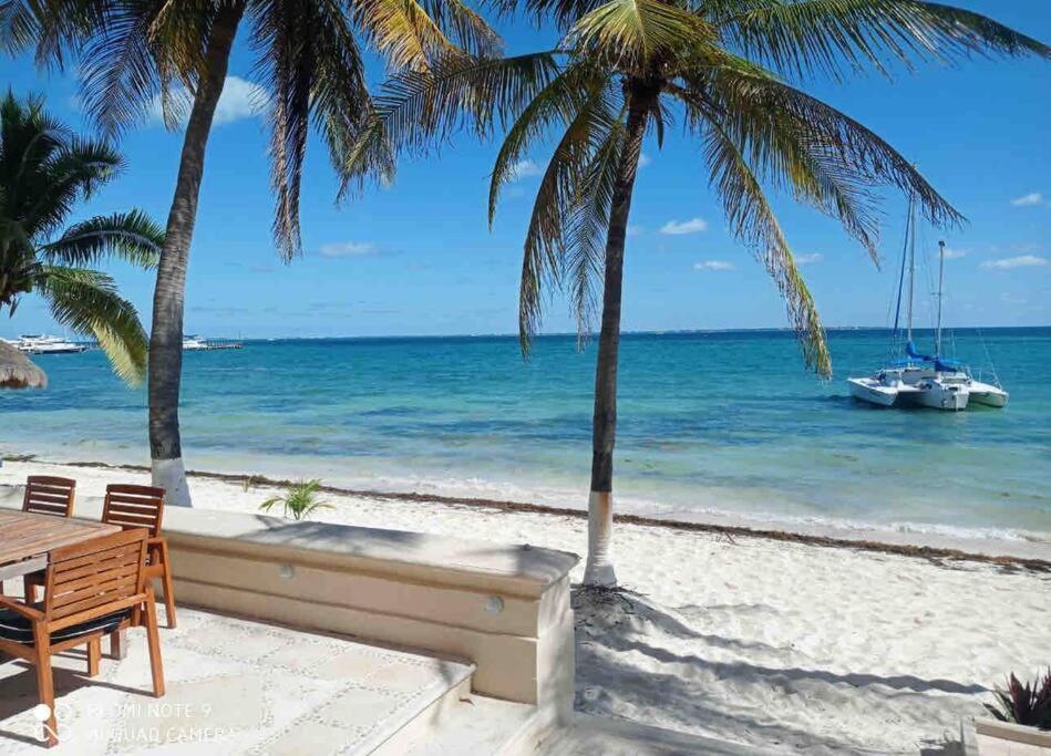Luxurious Beachfront Getaway With Panoramic Views - Book Today Apartment *