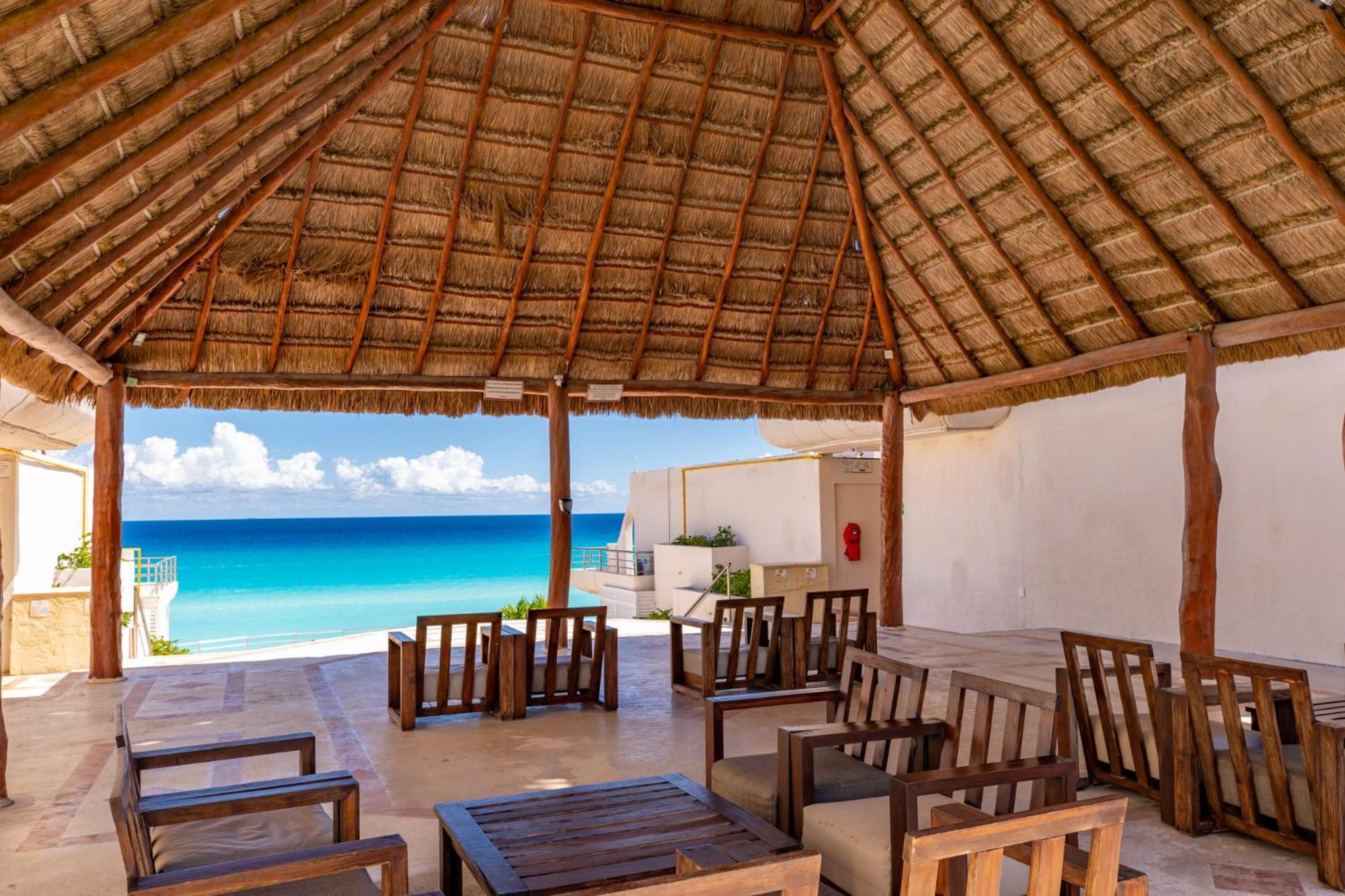 Beachfront In Zone Apartment