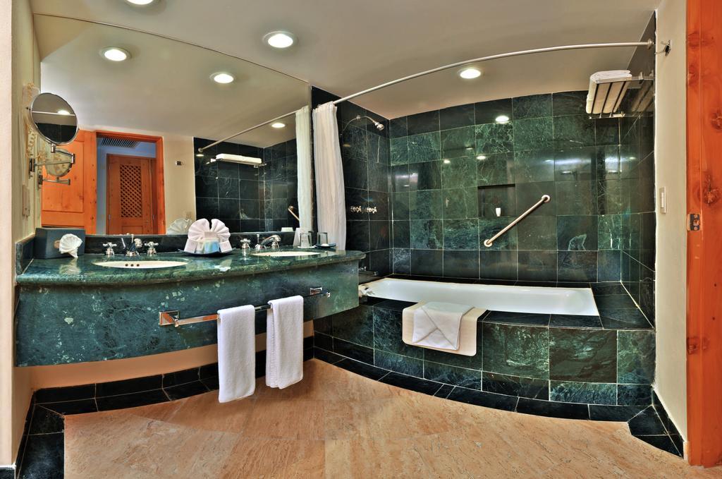 Oasis Lite Cancun