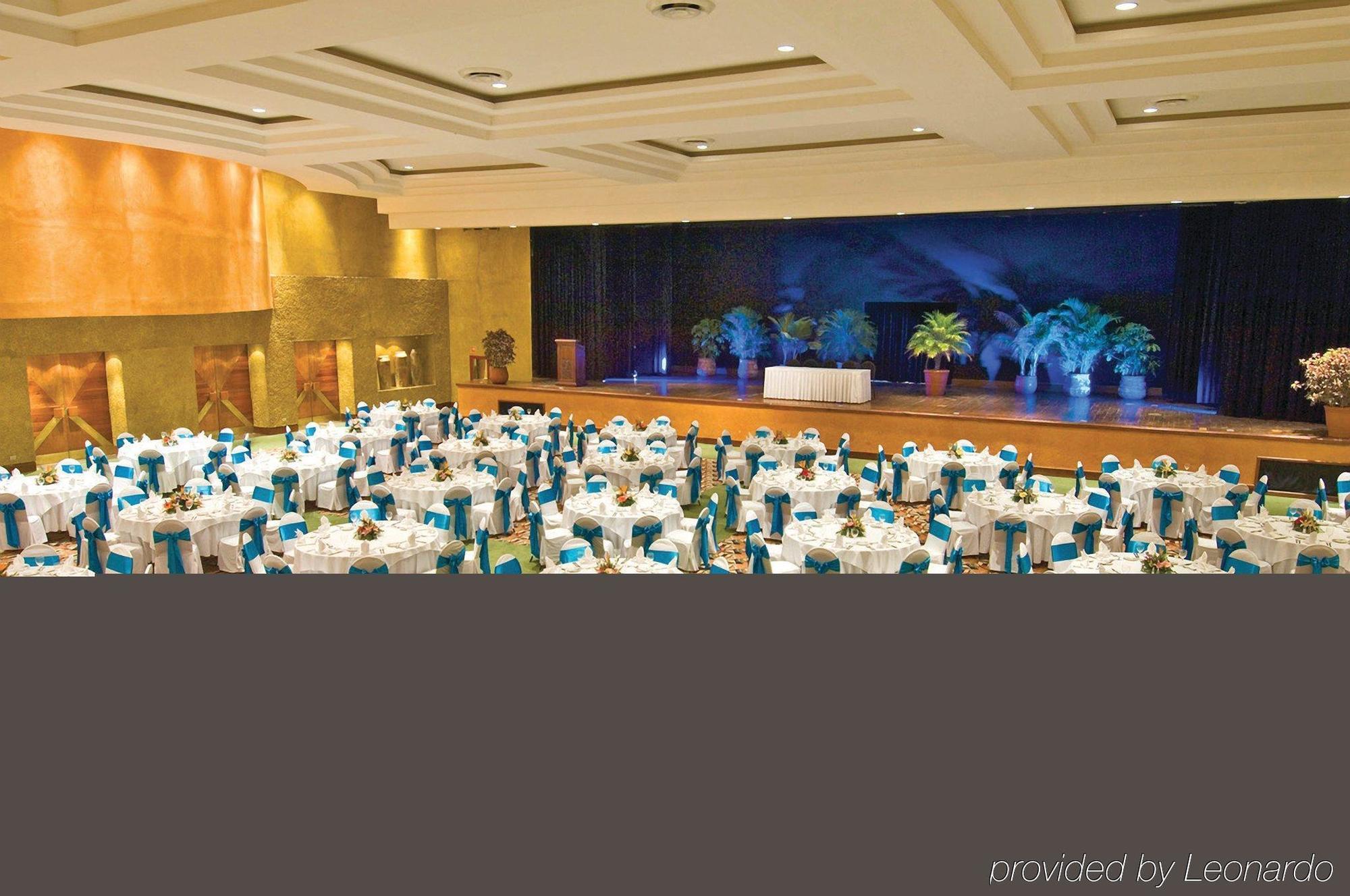 Resort Oasis Lite Cancun