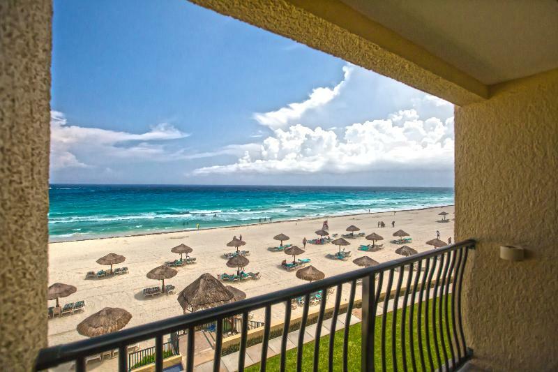 The Royal Sands & 5* Cancun