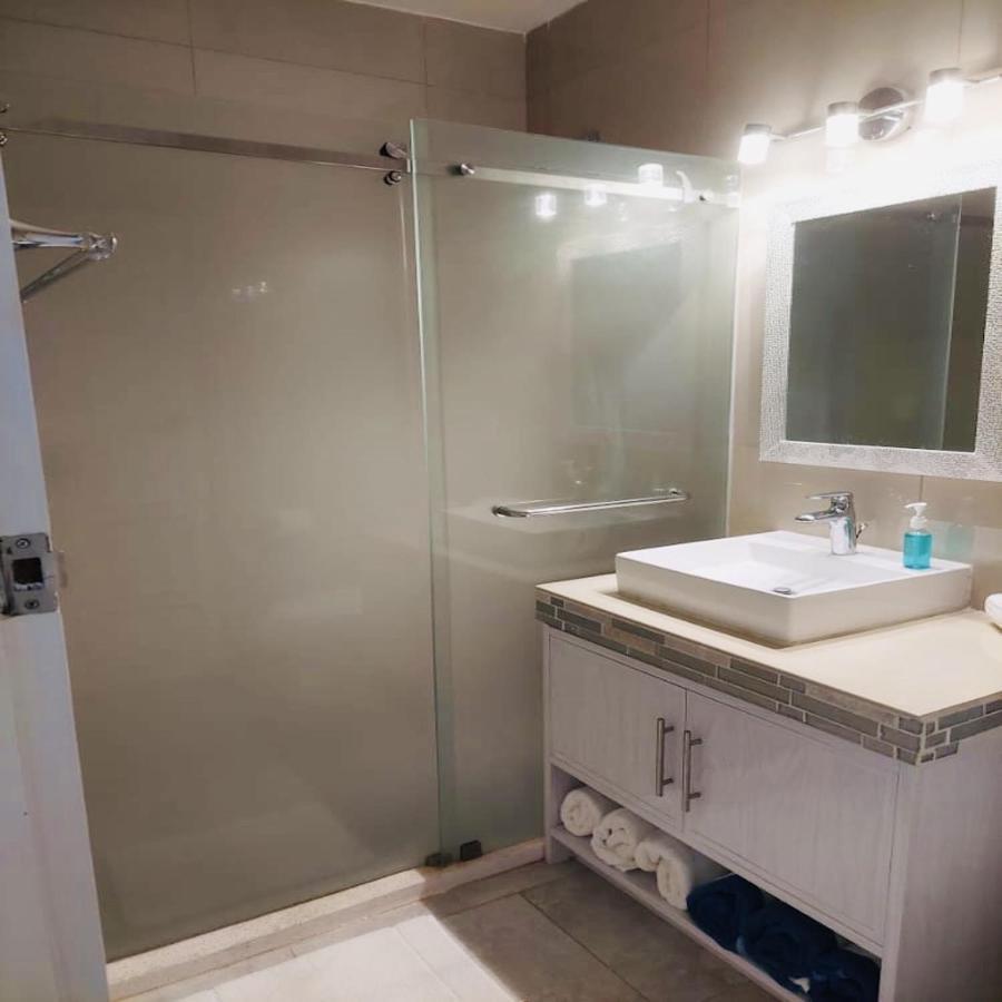 Cancun Hotel Zone, Beachfront 2 Bedroom Apartment - Prime Location Apartment Cancun