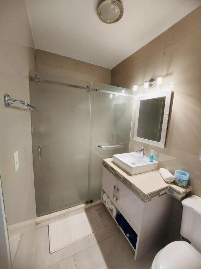Cancun Hotel Zone, Beachfront 2 Bedroom Apartment - Prime Location Cancun