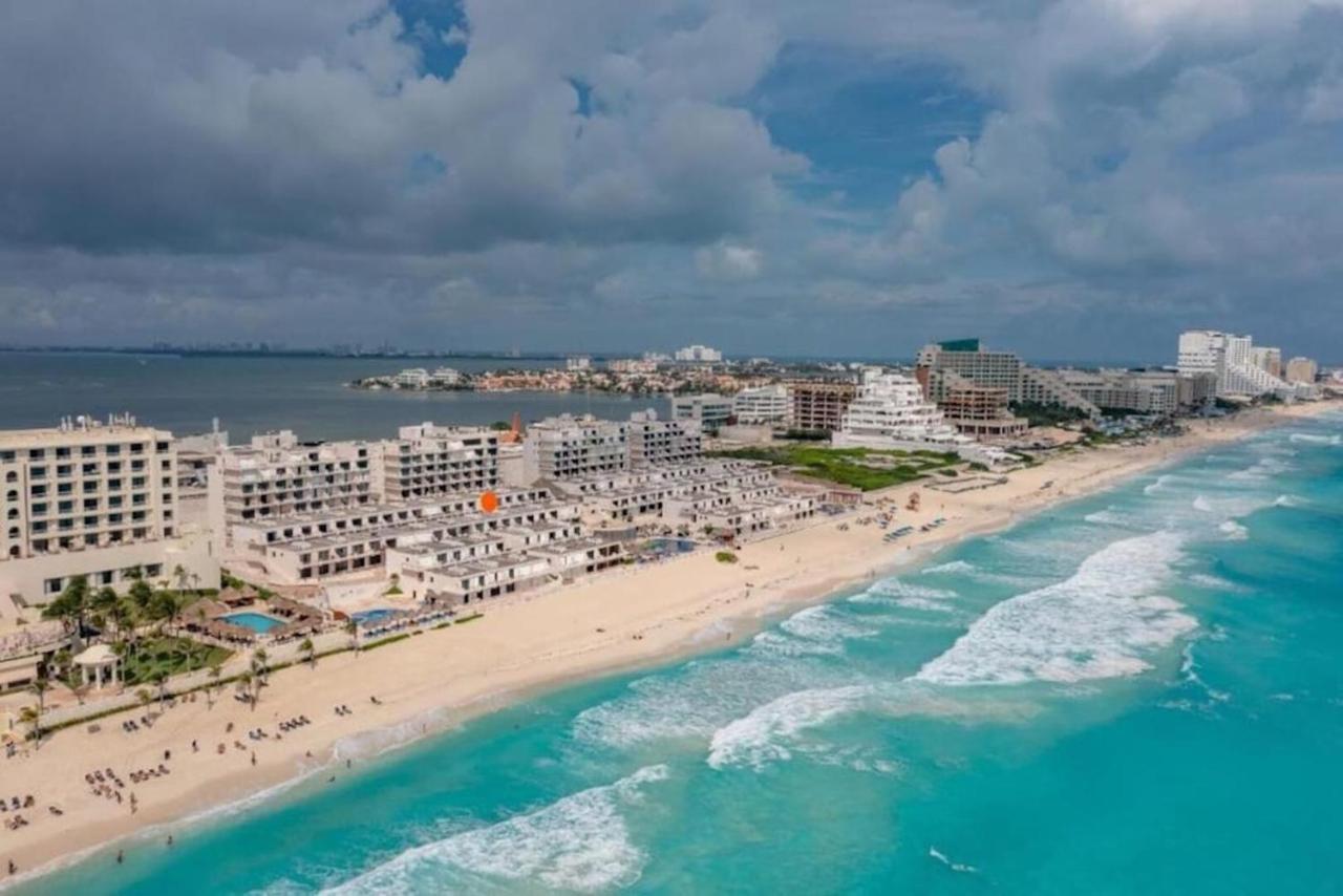 Cancun Hotel Zone, Beachfront 2 Bedroom Apartment - Prime Location Apartment *