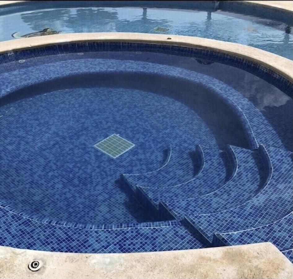Cancun Hotel Zone, Beachfront 2 Bedroom Apartment - Prime Location *