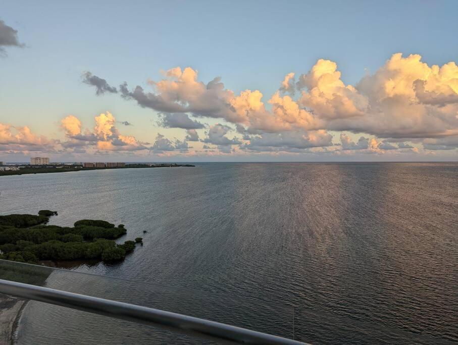 Peninsula Luxury With Ocean Front And Espectacular Views - No Pets Apartment *