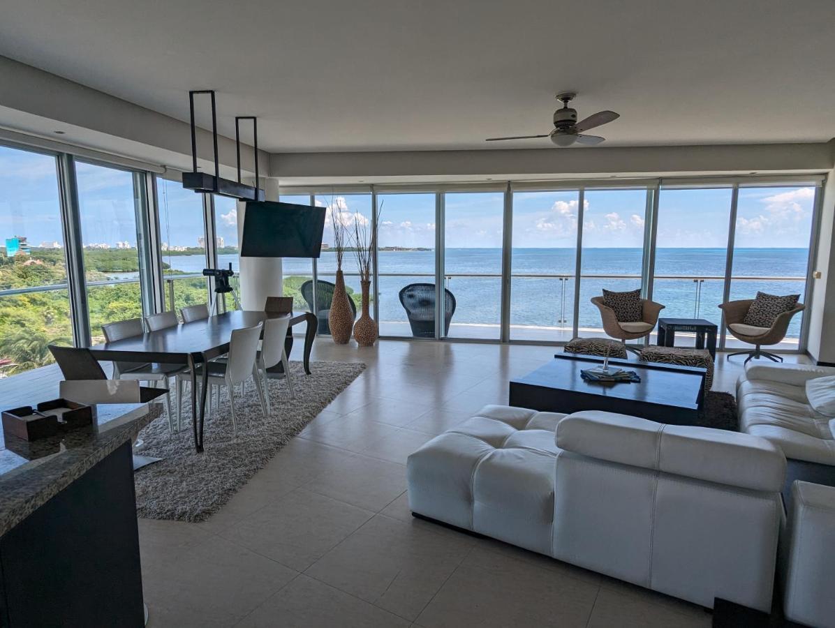 Peninsula Luxury With Ocean Front And Espectacular Views - No Pets Apartment Cancun