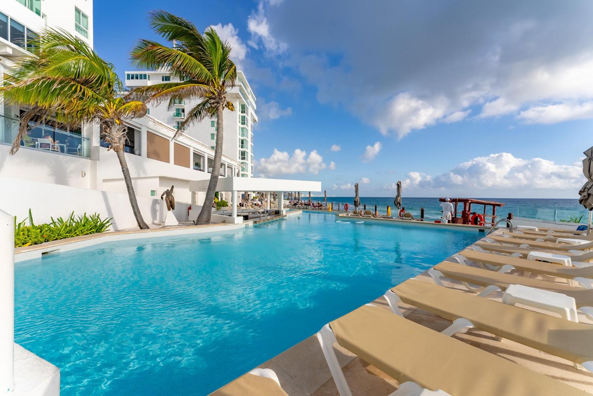 Beachfront Deluxe -best Ocean View, With Beach, Gym And Apartment Cancun