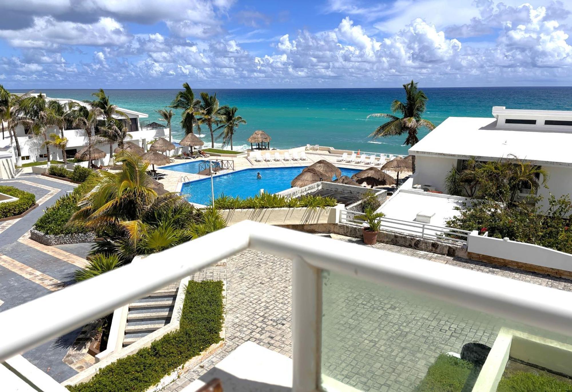 Brisas Shores Terrace, Beachfront 1 Bedroom With Pool, Zone Apartment