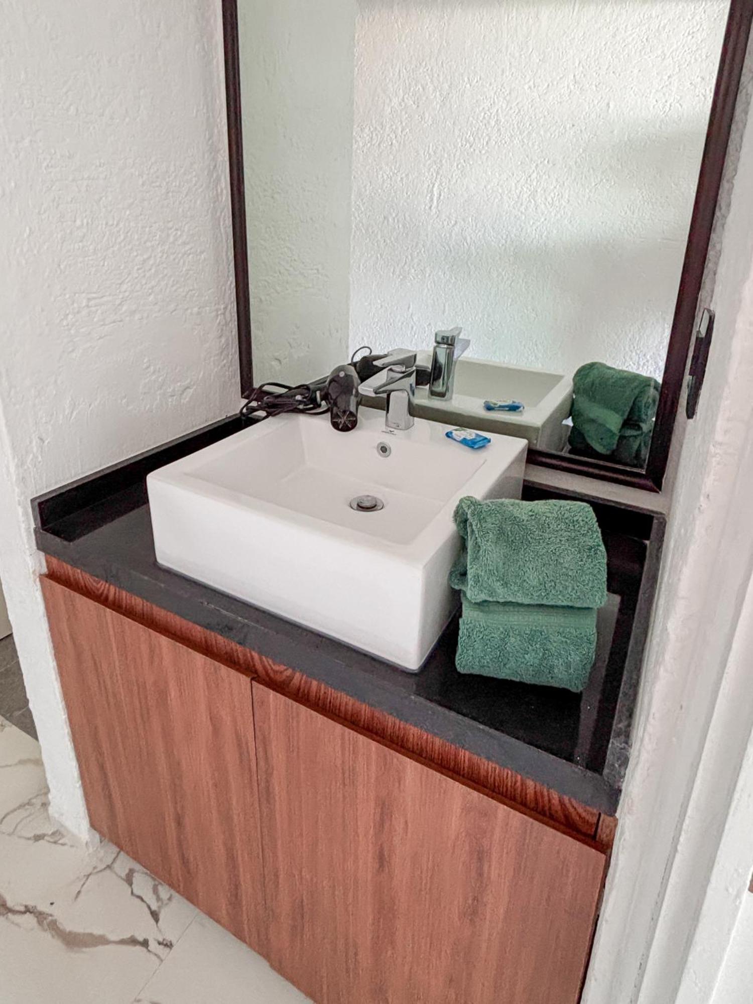 Brisas Shores Terrace, Beachfront 1 Bedroom With Pool, Zone