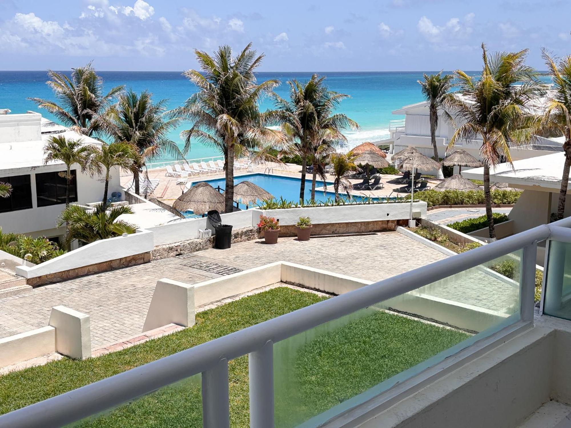 Apartment Brisas Shores Terrace, Beachfront 1 Bedroom With Pool, Zone Cancun