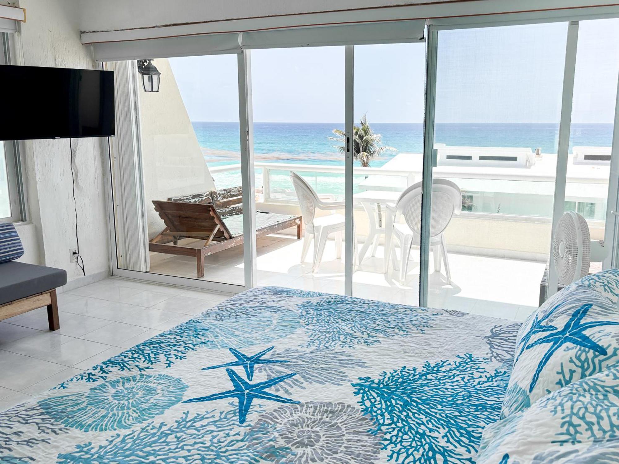 Brisas Shores Terrace, Beachfront 1 Bedroom With Pool, Zone Apartment *