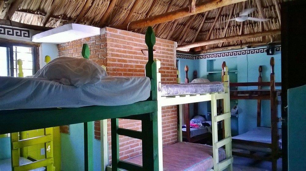 Mayan Hostel Hotel *
