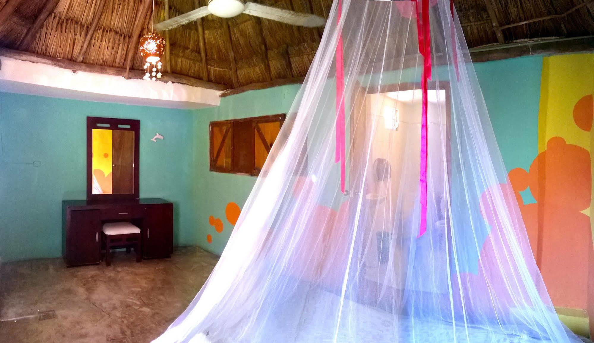 Mayan Hostel Hotel *
