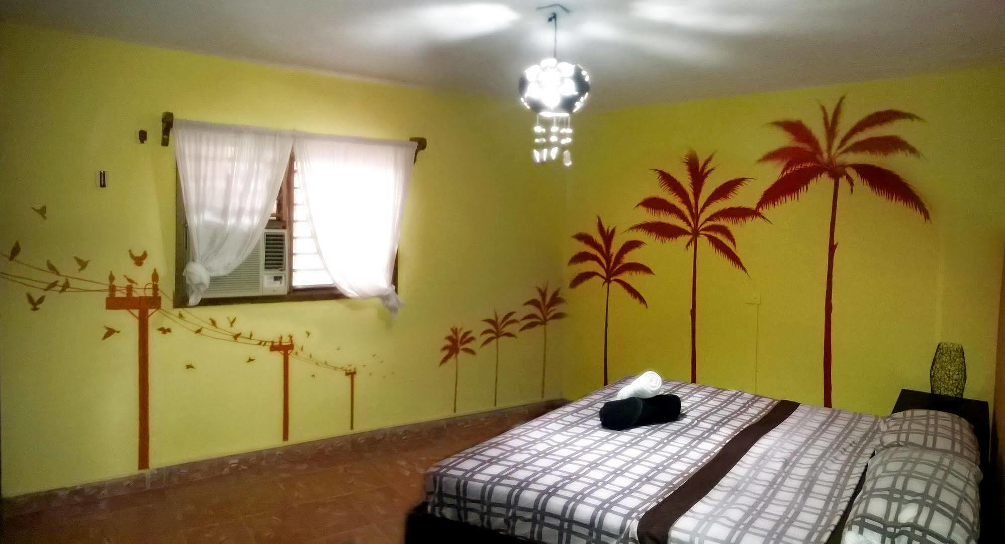 Mayan Hostel Hotel *