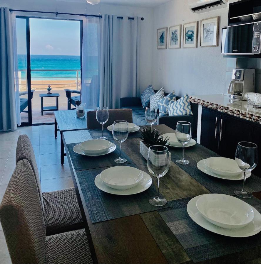 Cancun Hotel Zone, Beachfront 2 Bedroom Apartment - Prime Location