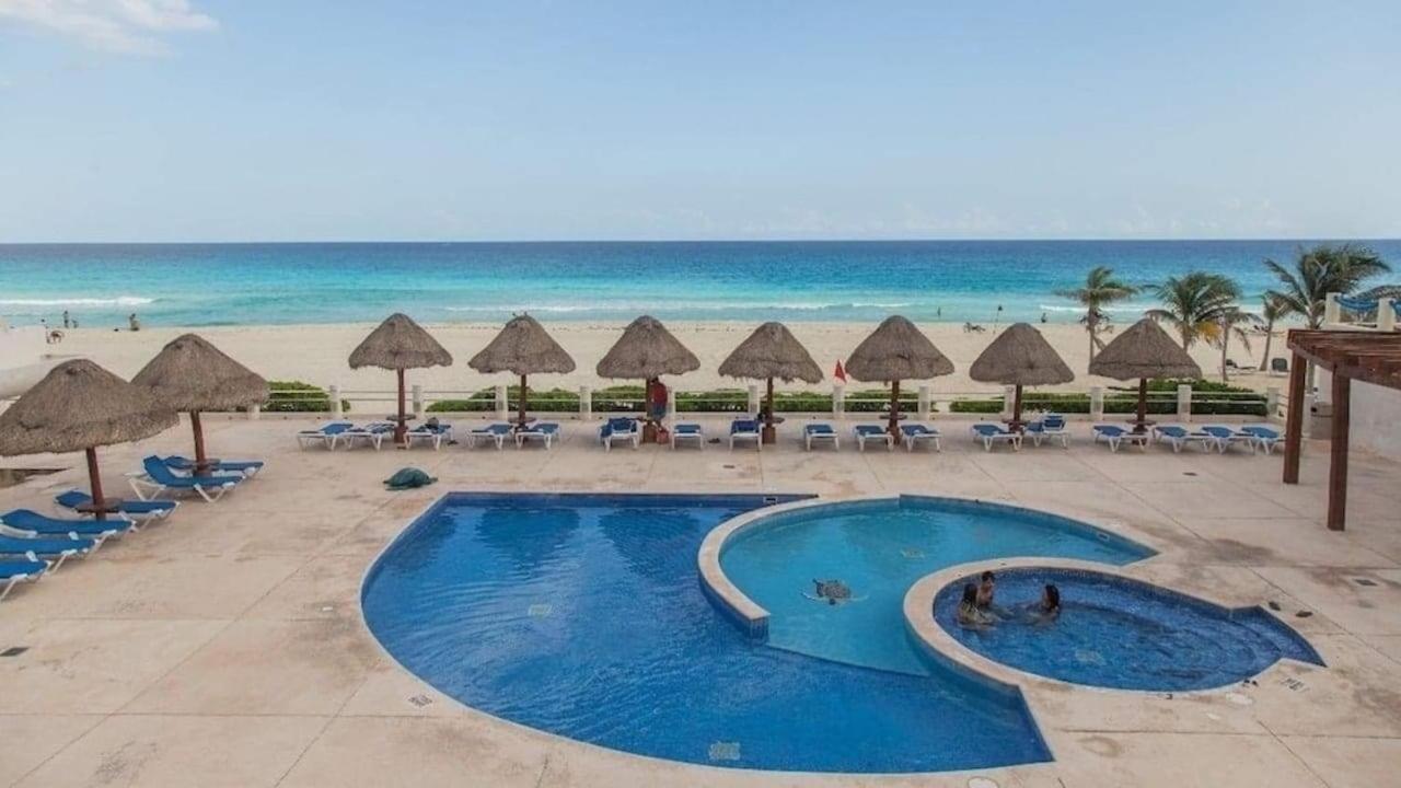 Cancun Hotel Zone, Beachfront 2 Bedroom Apartment - Prime Location Apartment