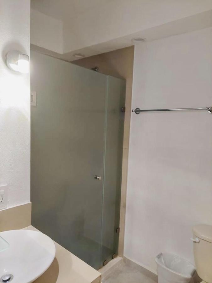 Cancun Hotel Zone, Beachfront 2 Bedroom Apartment - Prime Location Cancun