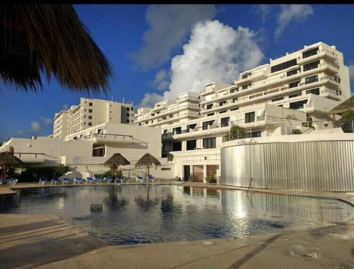 Cancun Hotel Zone, Beachfront 2 Bedroom Apartment - Prime Location *