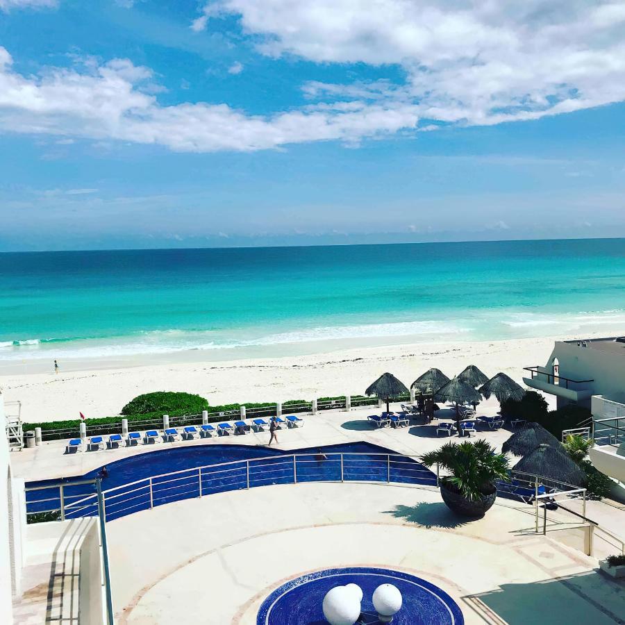 Cancun Hotel Zone, Beachfront 2 Bedroom Apartment - Prime Location