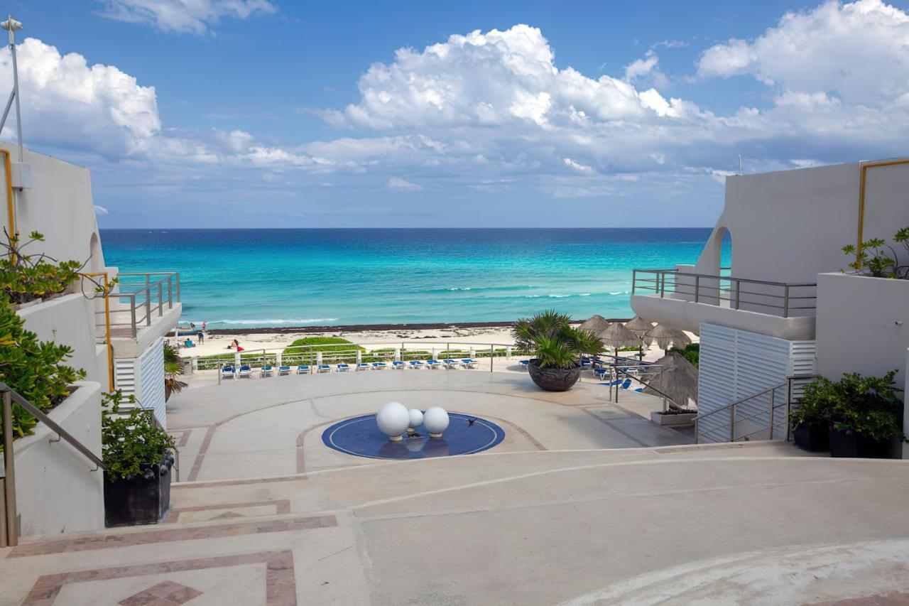 Cancun Hotel Zone, Beachfront 2 Bedroom Apartment - Prime Location * Cancun