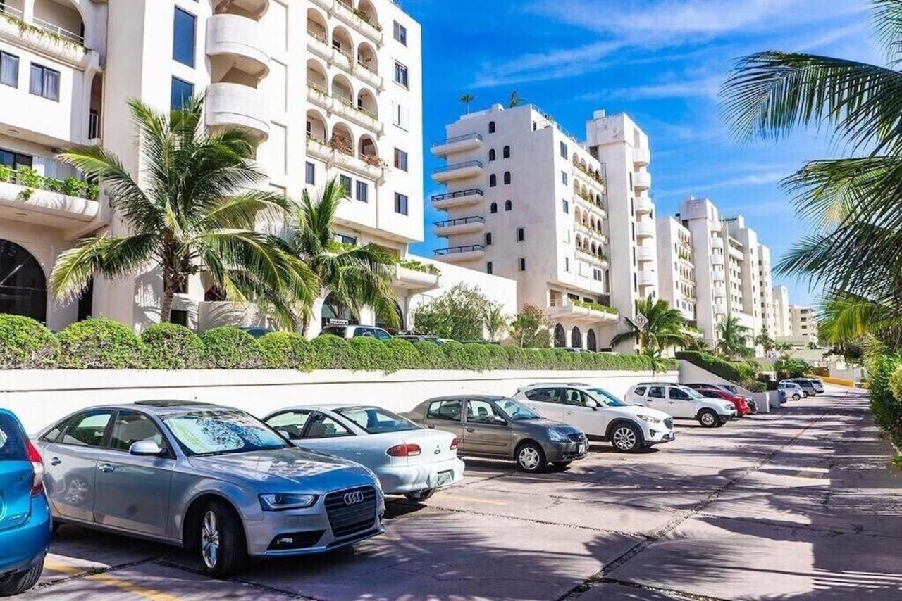 Cancun Hotel Zone, Beachfront 2 Bedroom Apartment - Prime Location Apartment