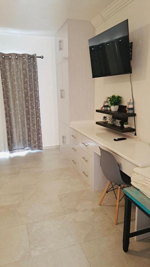 Cancun Hotel Zone, Beachfront 2 Bedroom Apartment - Prime Location *