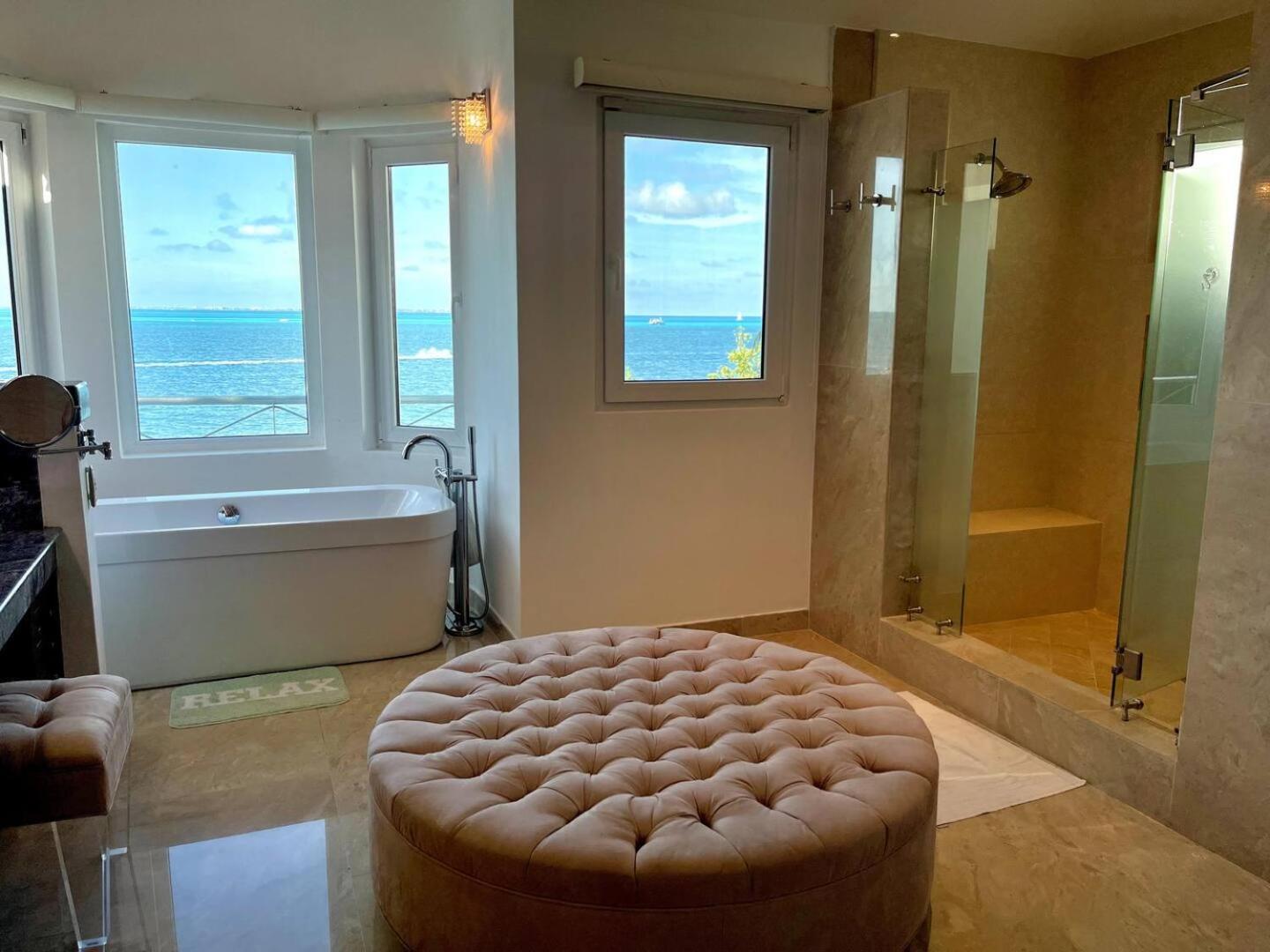 Exclusive Beachfront Luxury Villa, Private Gym, Personalized 5 Star-service, Direct Access Cancun