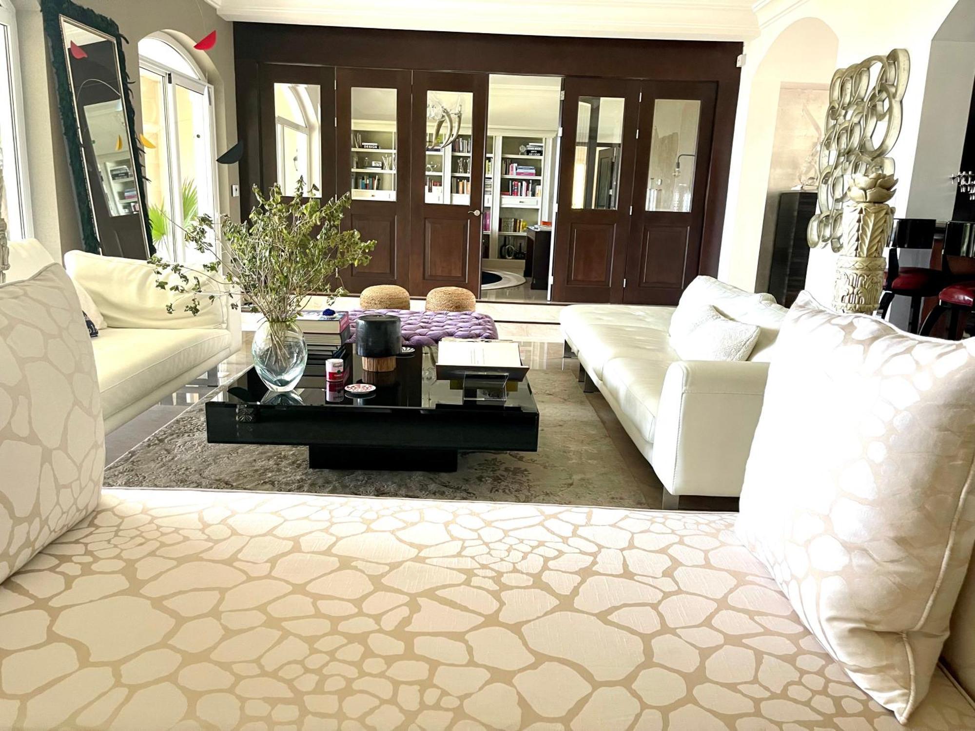 Exclusive Beachfront Luxury Villa, Private Gym, Personalized 5 Star-service, Direct Access * Cancun