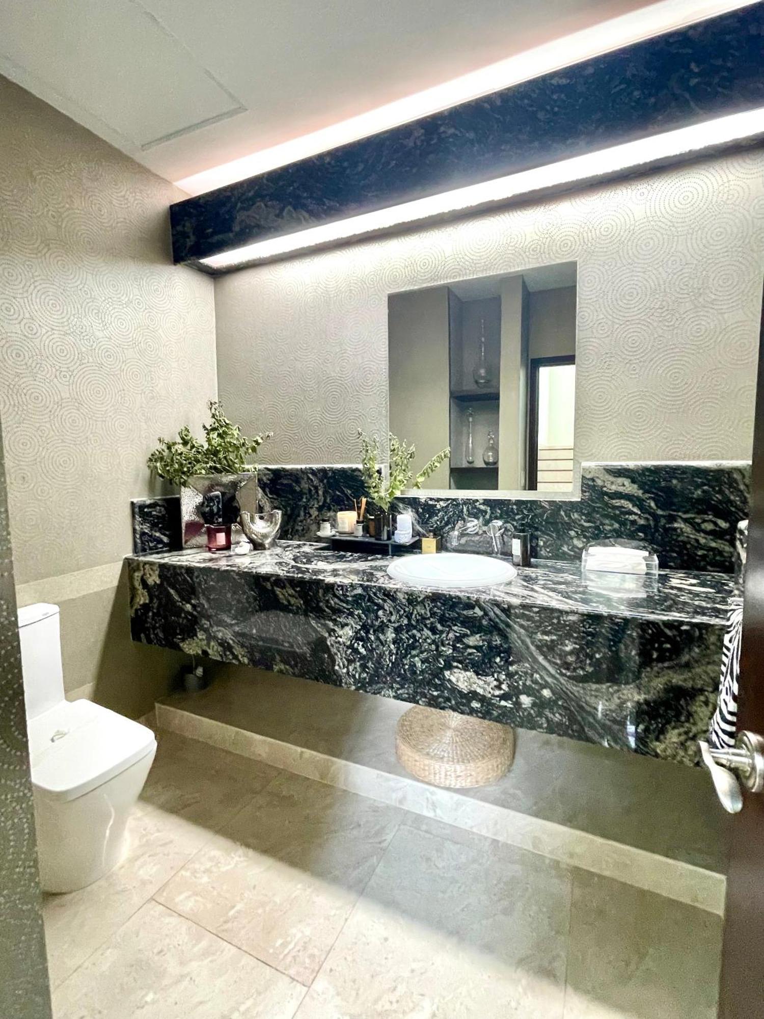 Exclusive Beachfront Luxury Villa, Private Gym, Personalized 5 Star-service, Direct Access Cancun
