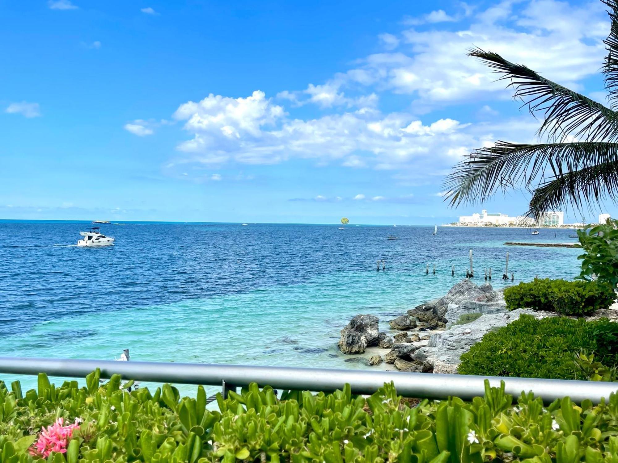 Villa Exclusive Beachfront Luxury Villa, Private Gym, Personalized 5 Star-service, Direct Access Cancun