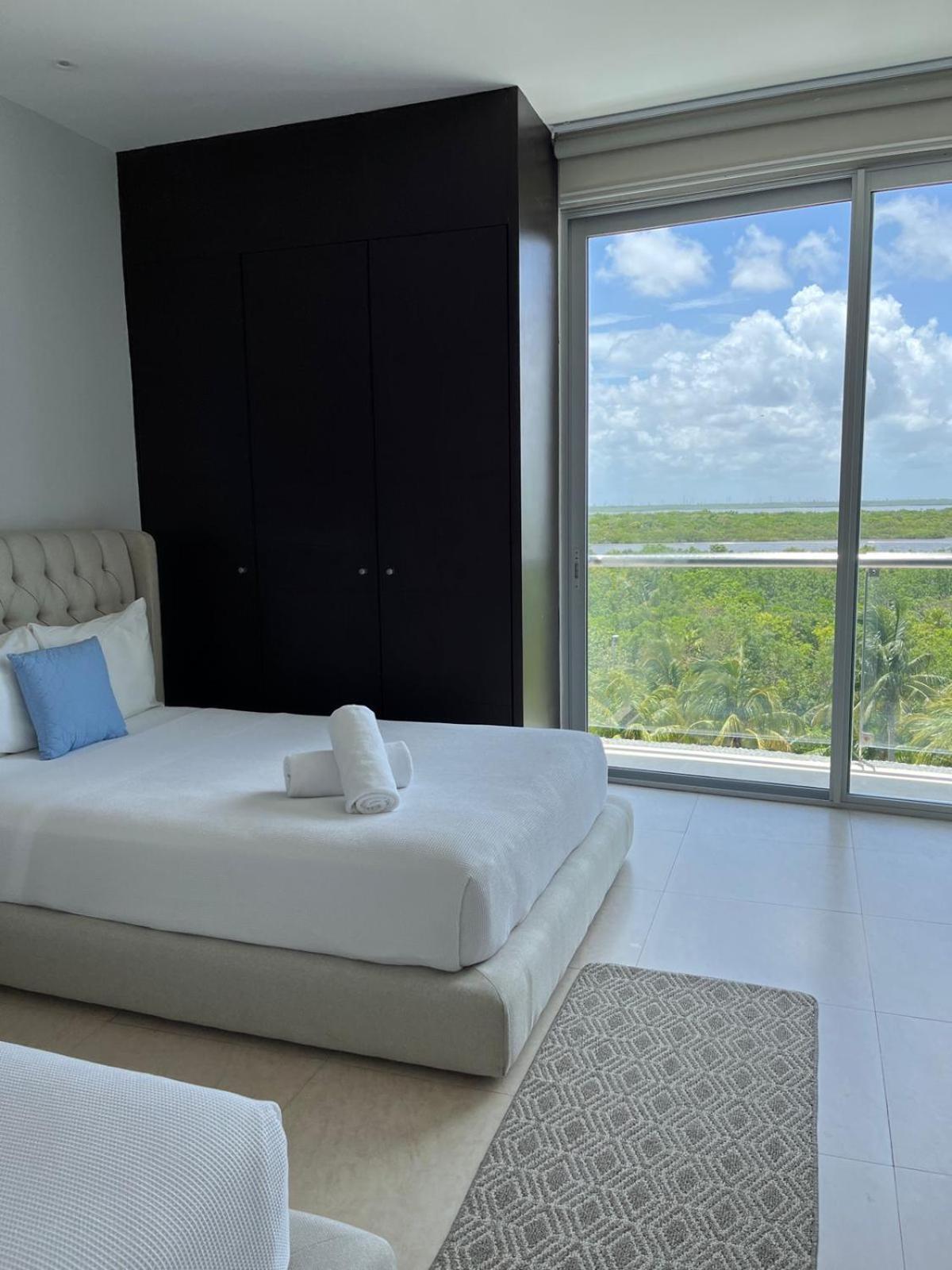 Beach, Pool 3br - 8 Guests Apartment