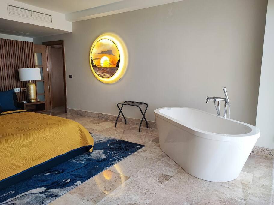 La Amada Residences, Luxury Penthouse. Apartment
