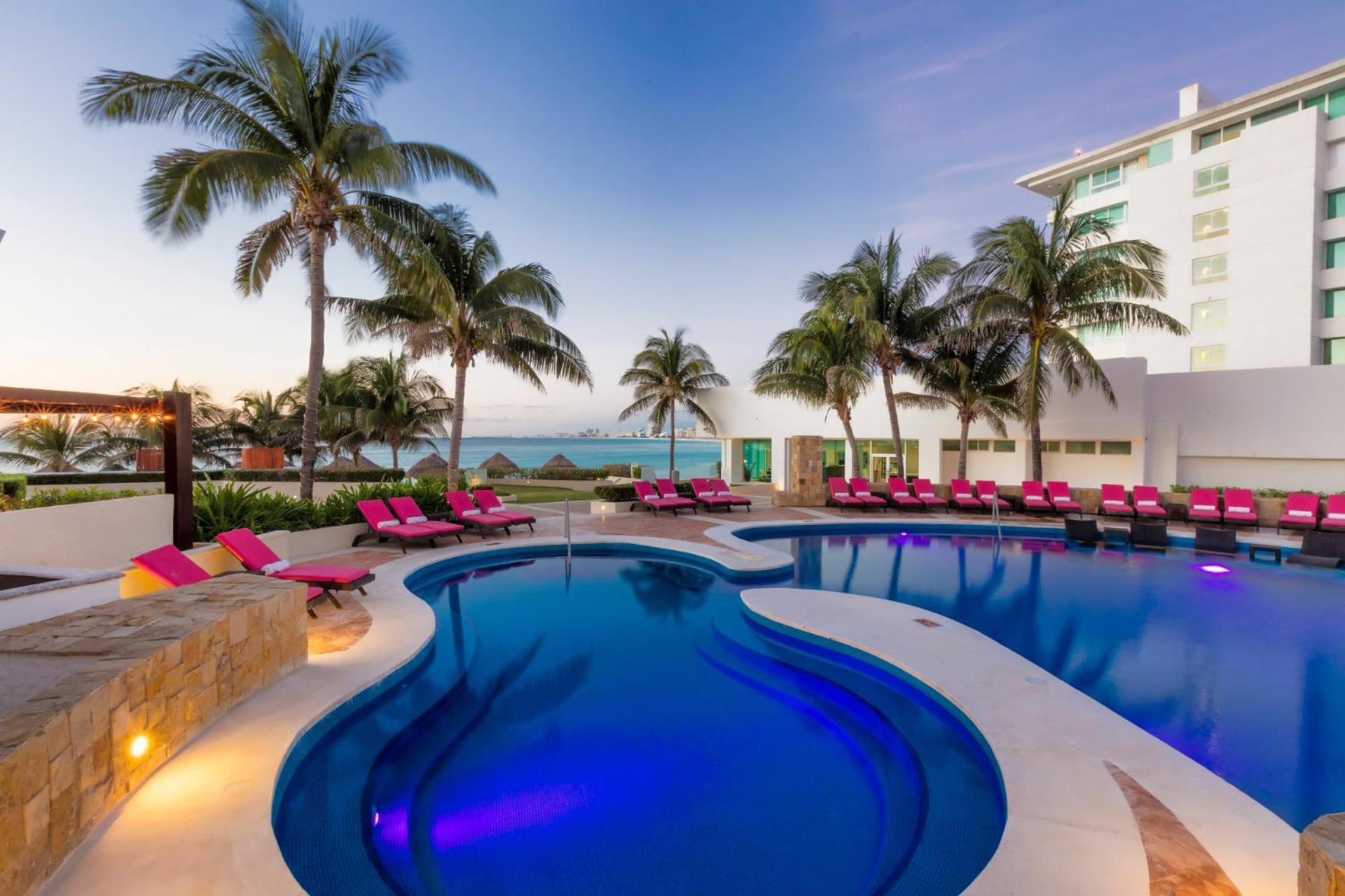 Resort Altitude At Krystal Grand Cancun