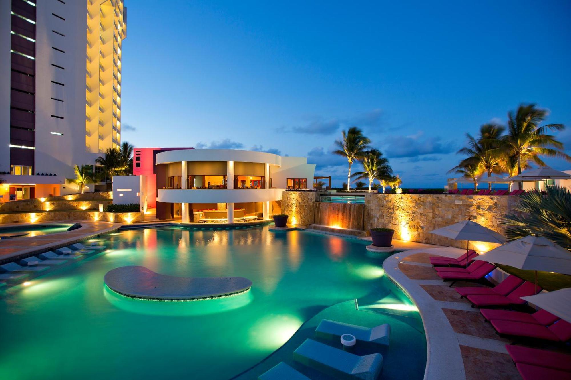 Resort Altitude At Krystal Grand Cancun