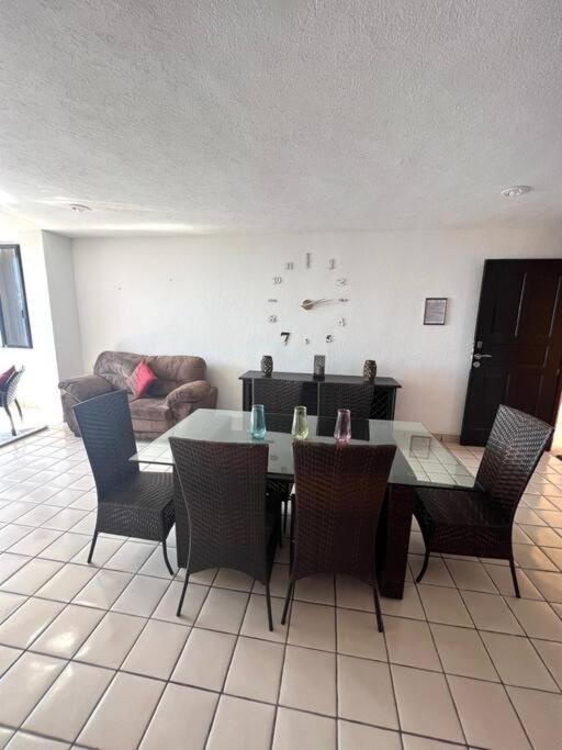 Luxurious Beachfront Getaway With Panoramic Views - Book Today Apartment *