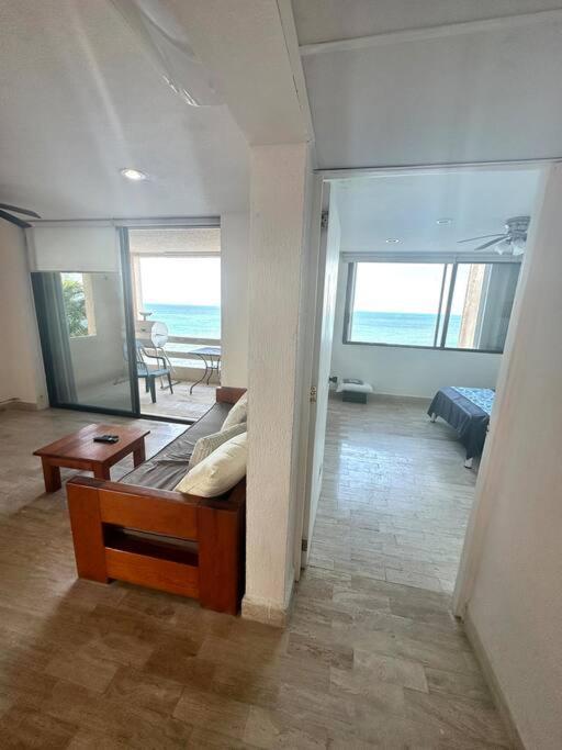 Beautiful Beachfront With Pool Relaxing Getaway Apartment