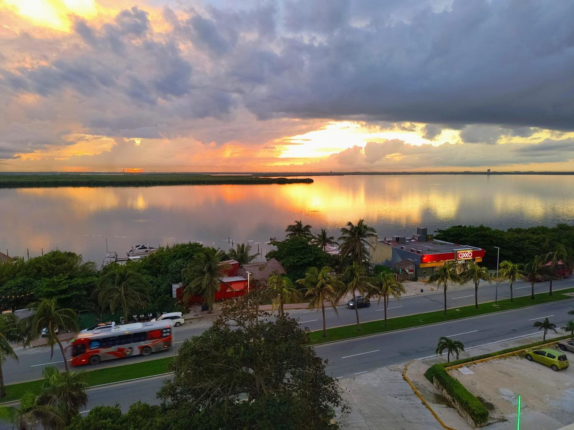 Brand New At The Beach, Sunset View Apartment Cancun