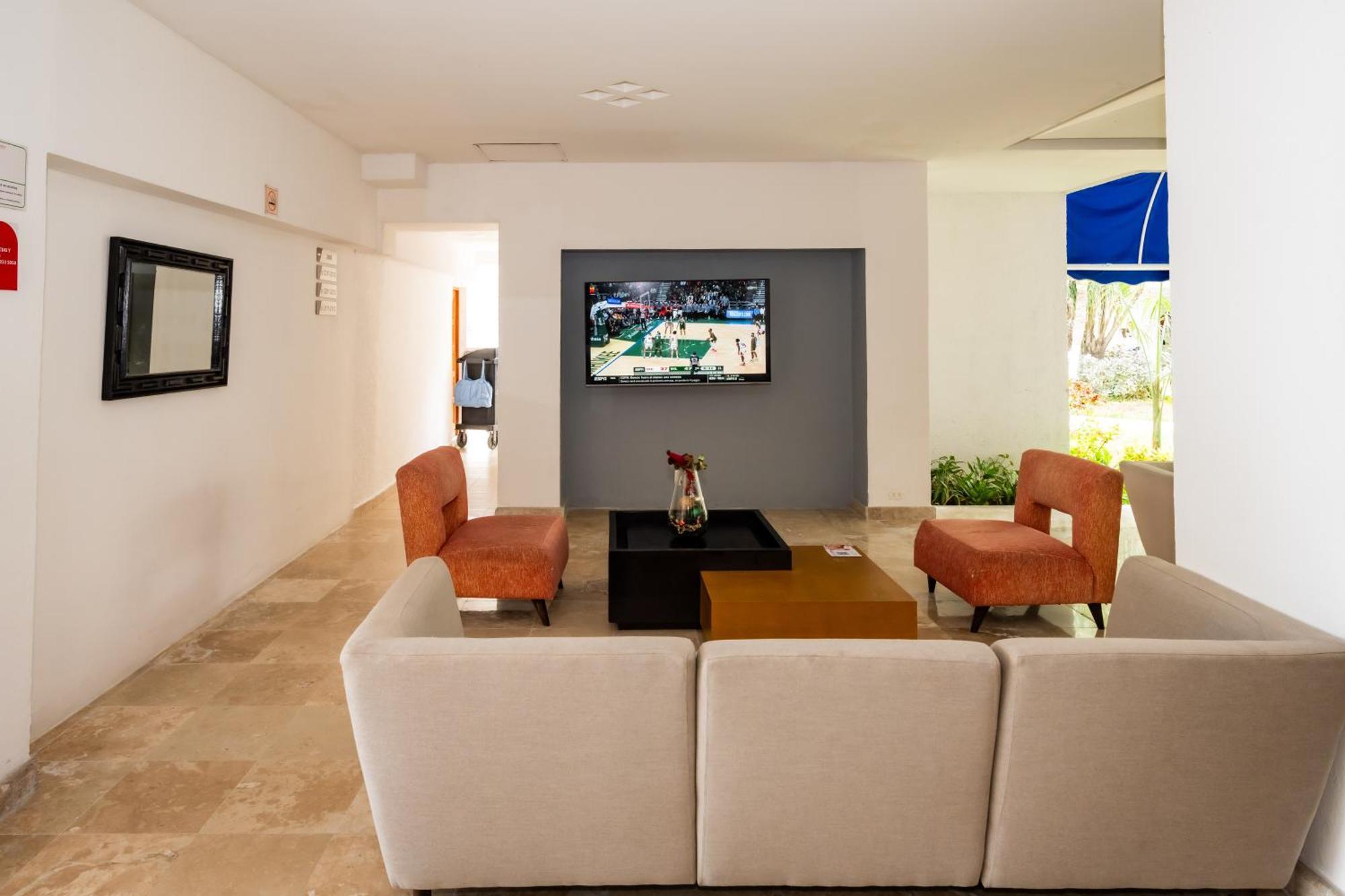 Oceanfront In Complex Aparthotel Cancun