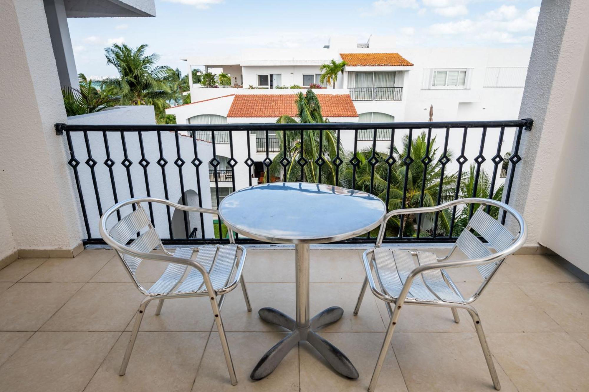 Aparthotel Oceanfront In Complex *