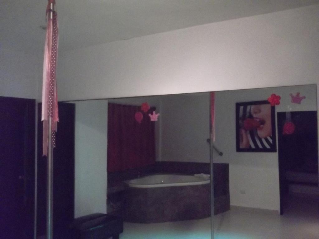 Del Rey Love hotel