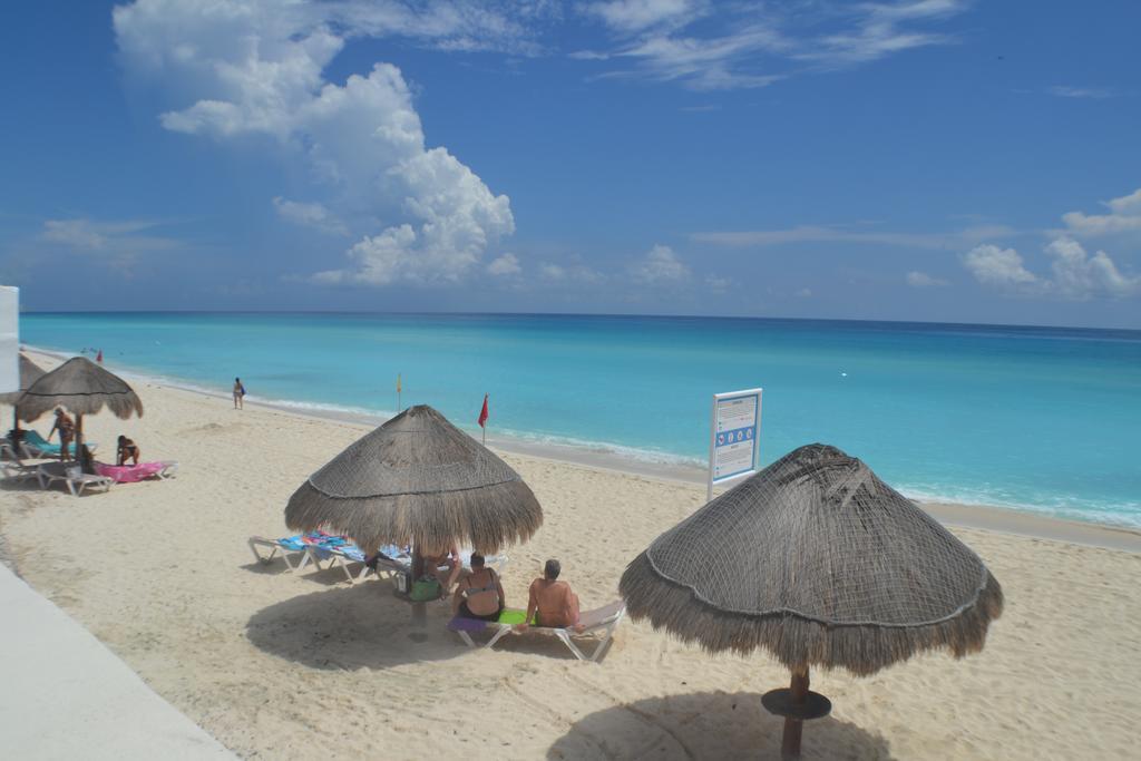 Brisas 10 Beachside Apartment *